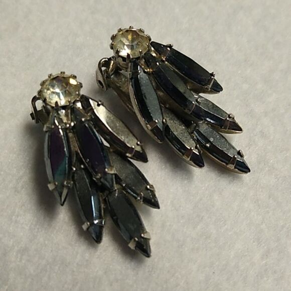 Vintage Elegant Juliana Style Black and Silver Clip Earrings Cottagecore Grandma - Picture 1 of 5